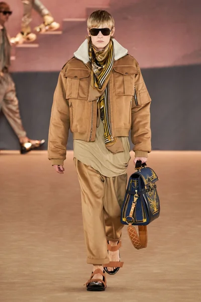 Look 8